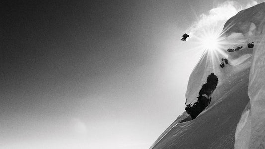 Massive cliff jump by snowboarder Victor De Le Rue